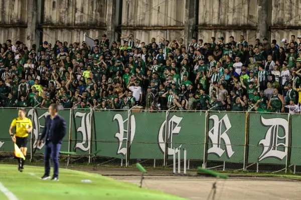Coritiba negocia com o Paraná Clube para jogar na Vila Capanema