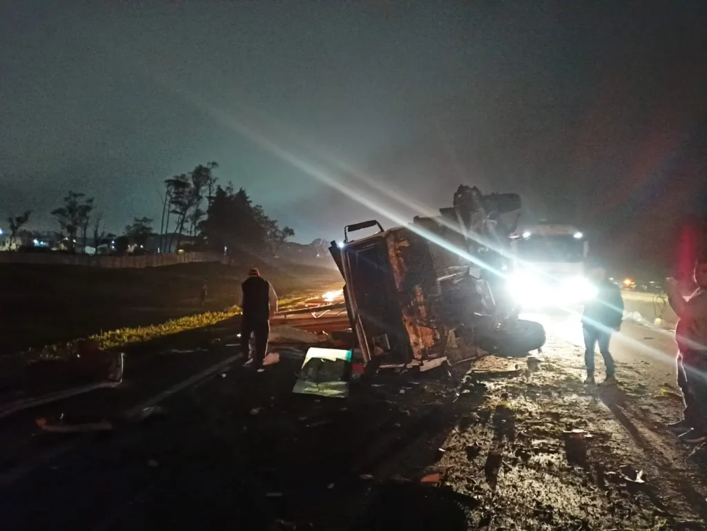 Tacógrafo do caminhão que causou grave acidente em Curitiba estava vencido