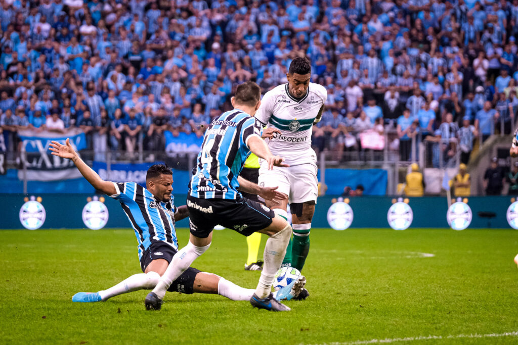 Coritiba reencontra Grêmio após goleada sofrida e entrevista polêmica