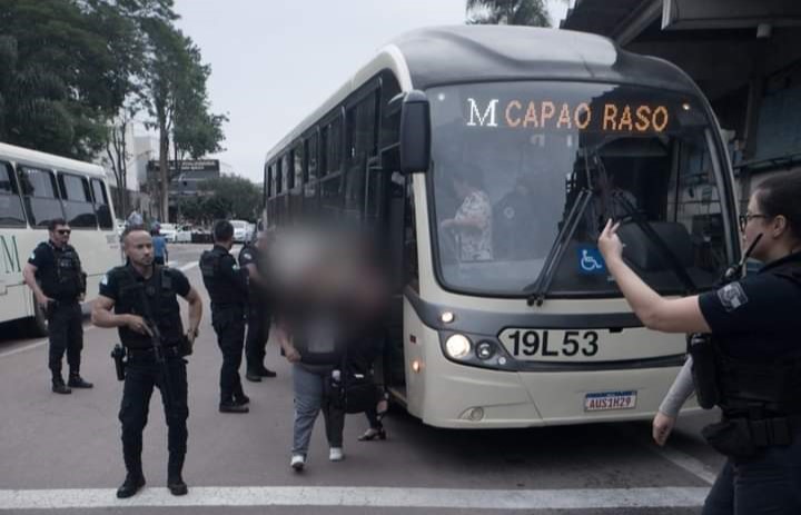 Homem é preso por importunação em ônibus de Araucária