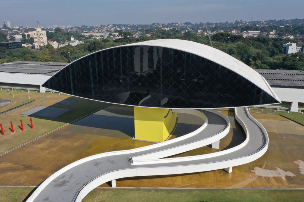 Museu Oscar Niemeyer abre normalmente no feriado de Finados