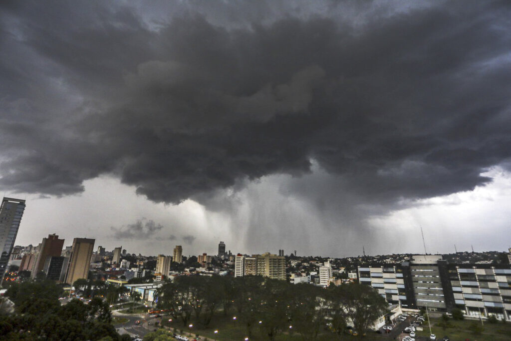 Paraná permanece sob risco para tempestades nesta sexta-feira (12)