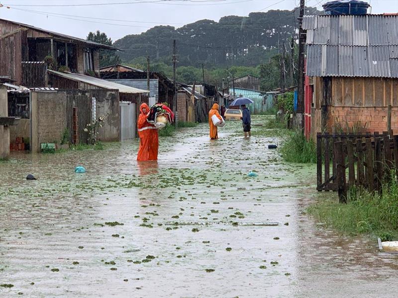 paraná chuvas tempestades cidades pessoas afetadas defesa civil