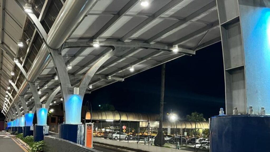 Aeroportos do Paraná ganham iluminação especial para o Novembro Azul