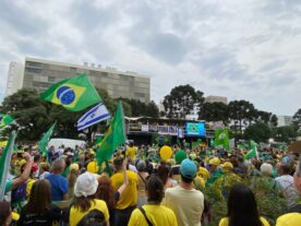 Ato contra Lula é realizado em Curitiba