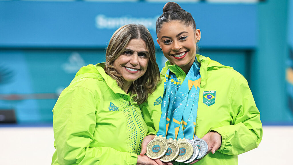 Curitibana Bárbara Domingos é a maior medalhista do Brasil no Pan 2023