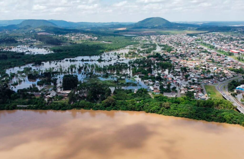 IAT apresenta  estudos para conter cheias no Rio Iguaçu