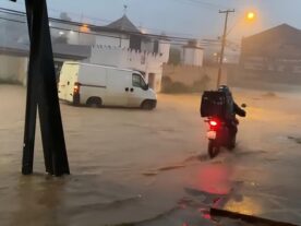 Chuva intensa provoca alagamentos e deslizamentos em Almirante Tamandaré e Curitiba