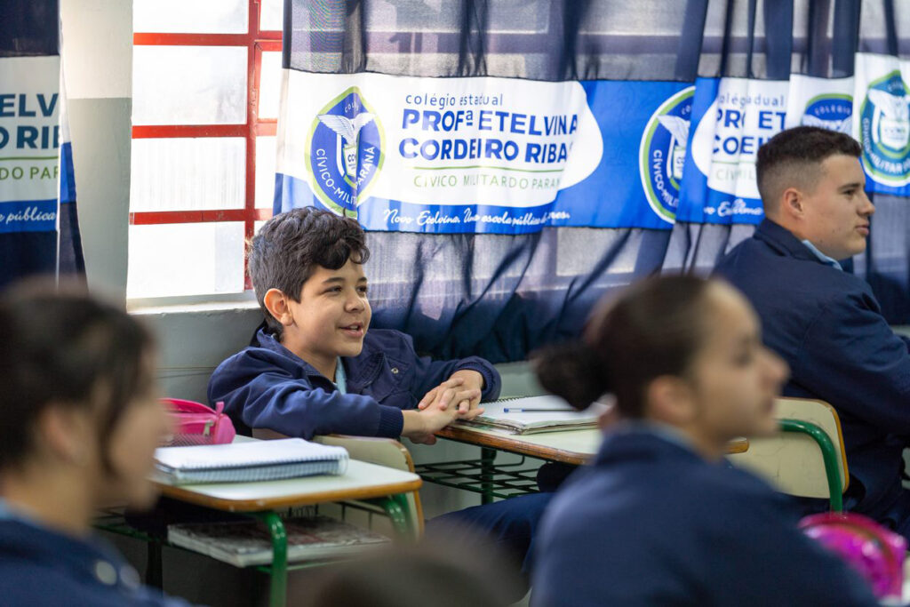 Consulta pública define adesão de novas escolas cívico-militares no Paraná
