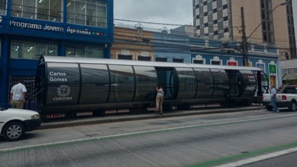 Estação-tubo Praça Carlos Gomes é reaberta após ampliação