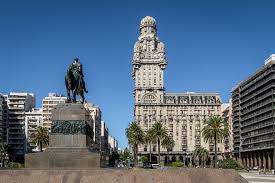 Uruguai se destaca como país com atrativos para investimentos e ricos