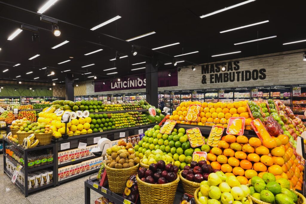 Rede de supermercados abre 250 vagas de emprego para Curitiba e região