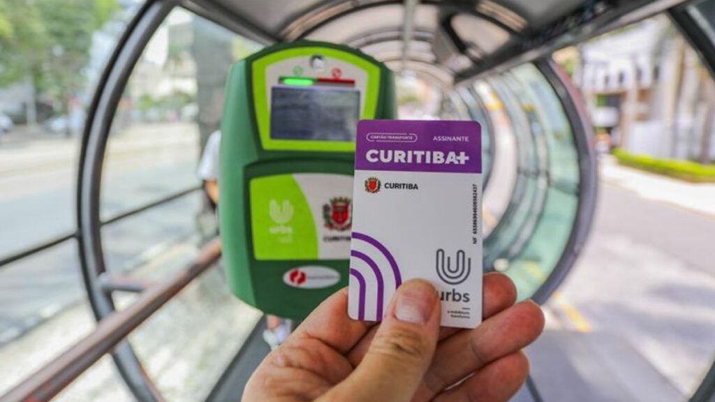 Em busca de adesões, cartão de ônibus Curitiba+ agora custa R$ 180