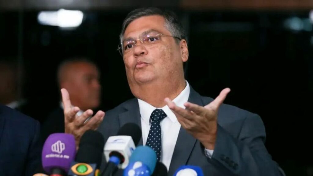 Vereadores de Curitiba aprovam moção contra indicação de Flávio Dino ao STF