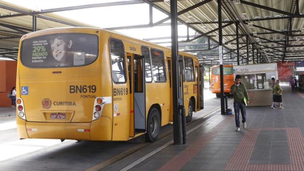 Greve de ônibus é descartada em Curitiba após acordo