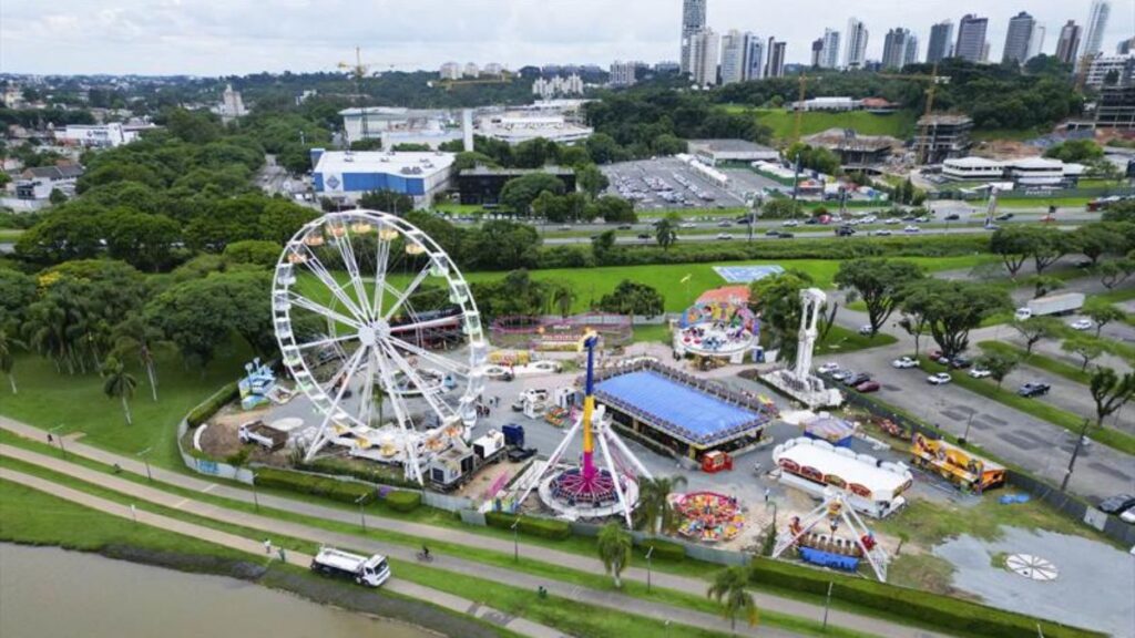 Parque de diversões do Barigui é inaugurado em Curitiba