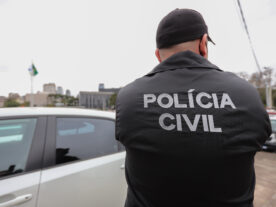 Policial civil é preso com cocaína e suspeito de roubar carro em Curitiba
