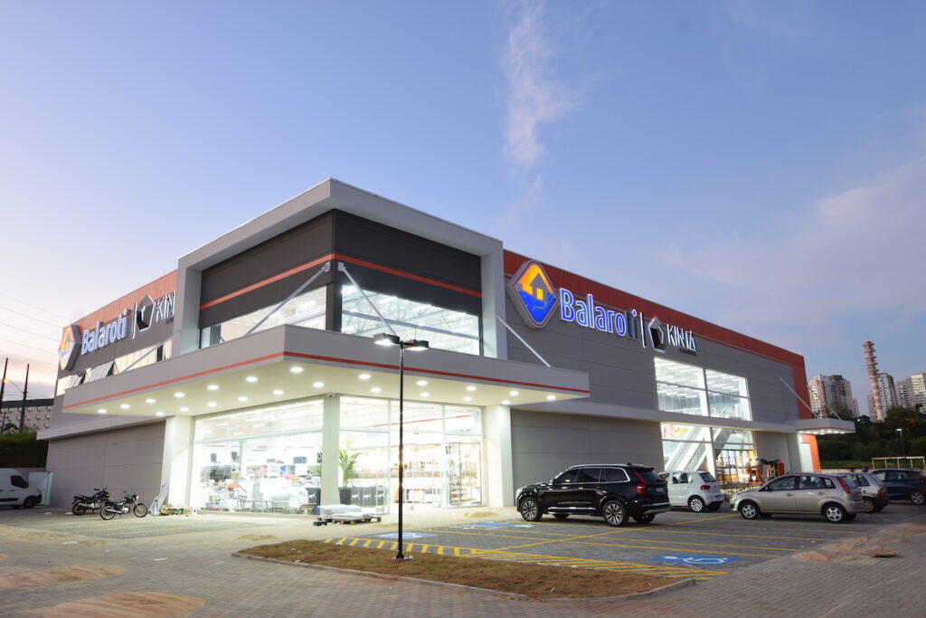 Balaroti inaugura novo home center em Londrina