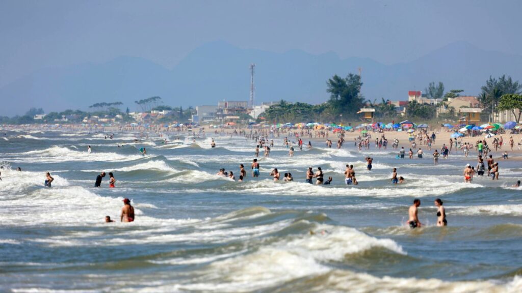 Praias do Paraná estão limpas e aptas para banho