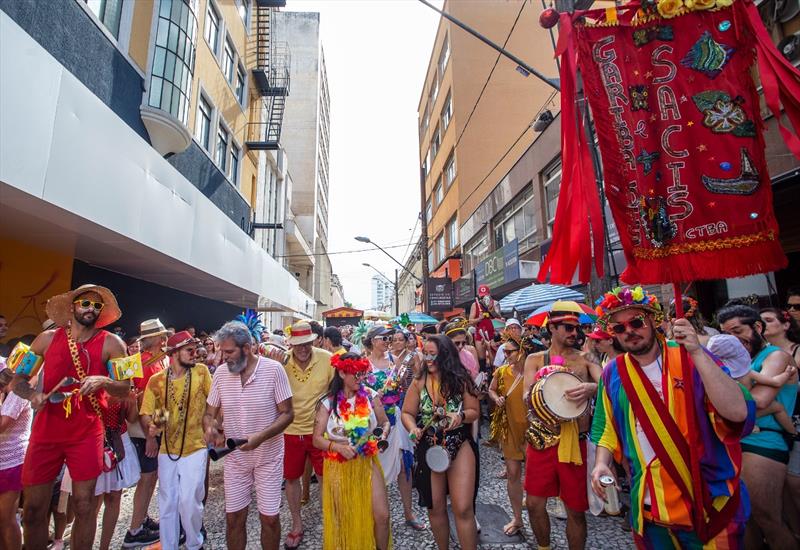 Bloco de carnaval altera trânsito no centro de Curitiba no domingo (27)