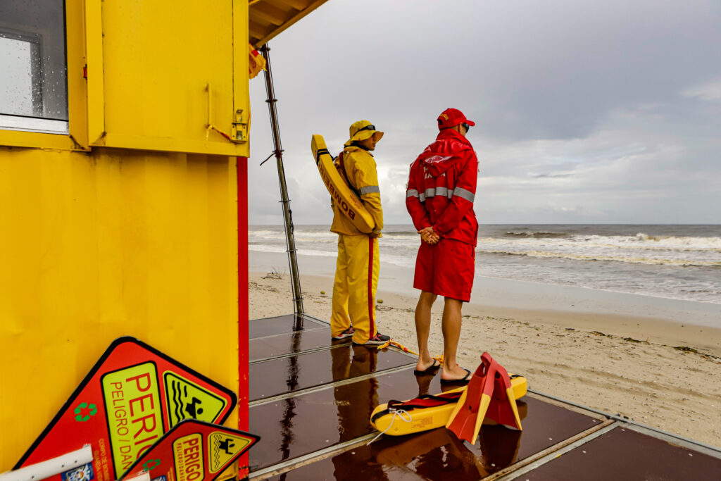 Com temporais, Corpo de Bombeiros alerta para riscos de banho de mar
