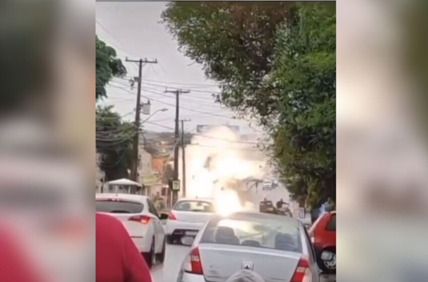 Caminhão derruba fios e provoca incêndio em Curitiba