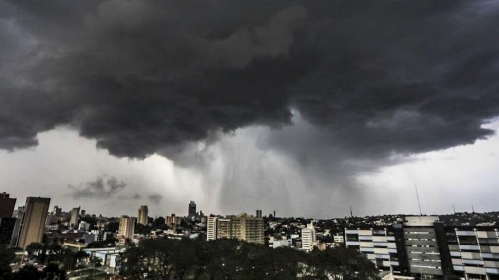 Paraná tem alerta laranja de tempestade, aponta Inmet