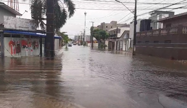 Chuva deixa famílias desabrigadas no Litoral do Paraná