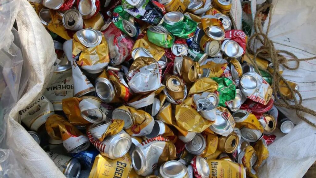Depósito irregular de materiais de reciclagem é denunciado pelo MP em Curitiba