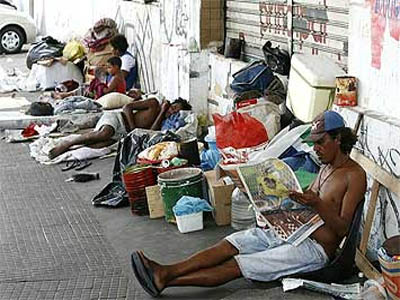 Triste quadro de moradores de rua no centro de Curitiba