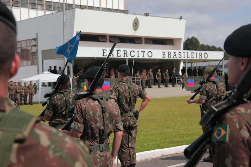 Exército promove mutirão para o primeiro emprego no Paraná