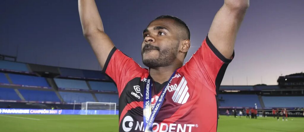 Nikão permanece no SPFC e encerra sonho do Athletico