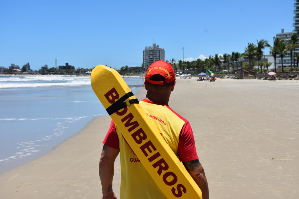 Carnaval: Bombeiros fazem alerta contra afogamentos no litoral