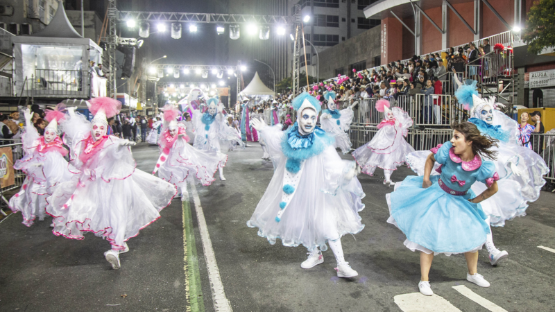 Cinco escolas disputam o Carnaval de Curitiba neste sábado