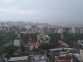 Tempestade atinge Curitiba na tarde desta terça; veja o vídeo
