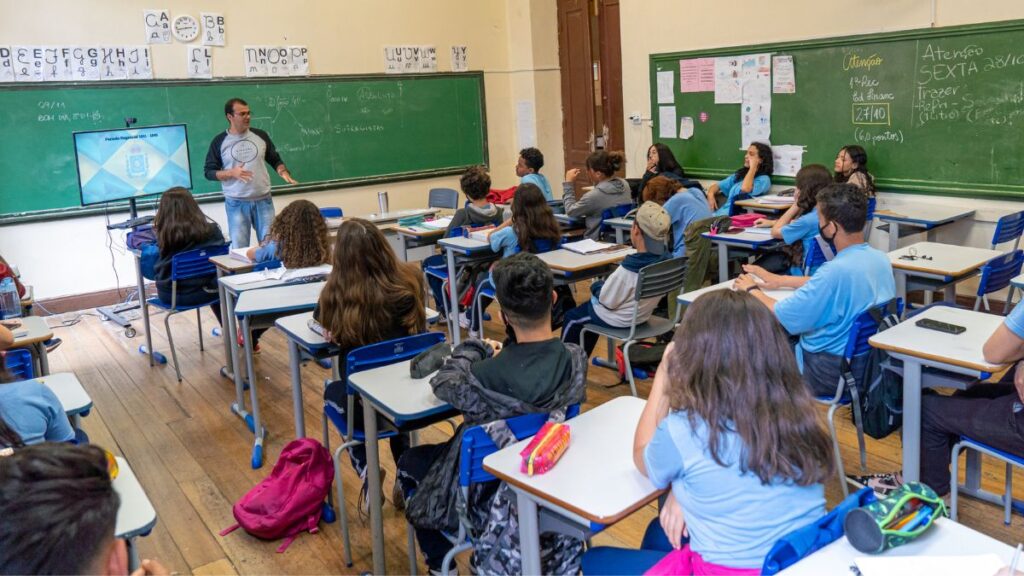 Paraná convoca 1.144 professores aprovados no último concurso público