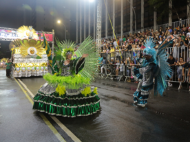 Carnaval de Curitiba muda trânsito e desvia linhas de ônibus
