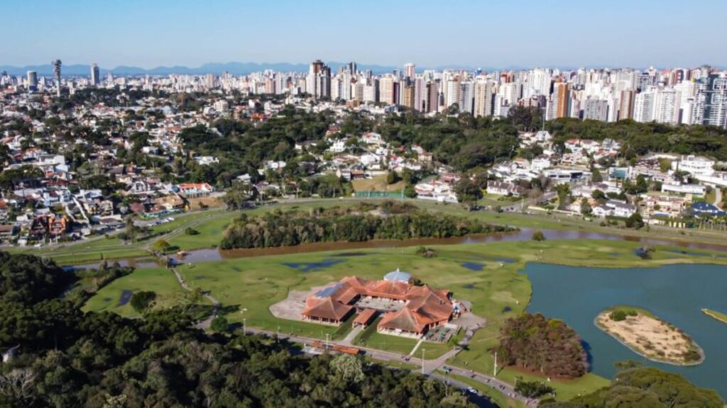 Semana será com calor e sem chuva em Curitiba; veja a previsão do tempo