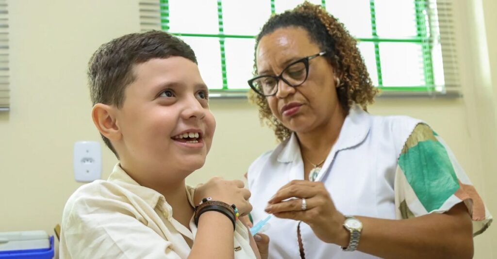 Mutirão vacina 1.879 crianças contra a dengue em Londrina