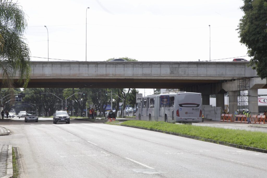 Trânsito na Victor Ferreira do Amaral é liberado em Curitiba