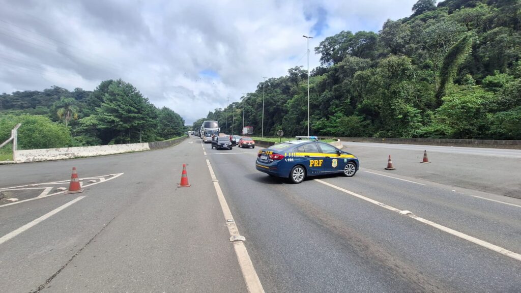 BR-376: acidente grave interdita pista em Tijucas do Sul