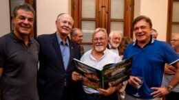 Personalidades e políticos prestigiam lançamento do livro de Pedro Ribeiro