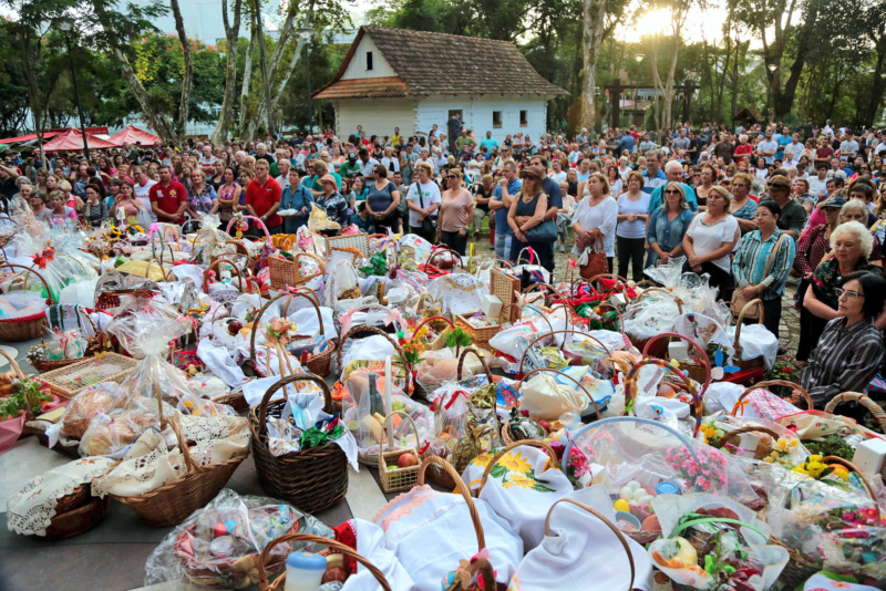 Bênção dos Alimentos: comunidades ucranianas e polonesas mantêm tradição em Curitiba