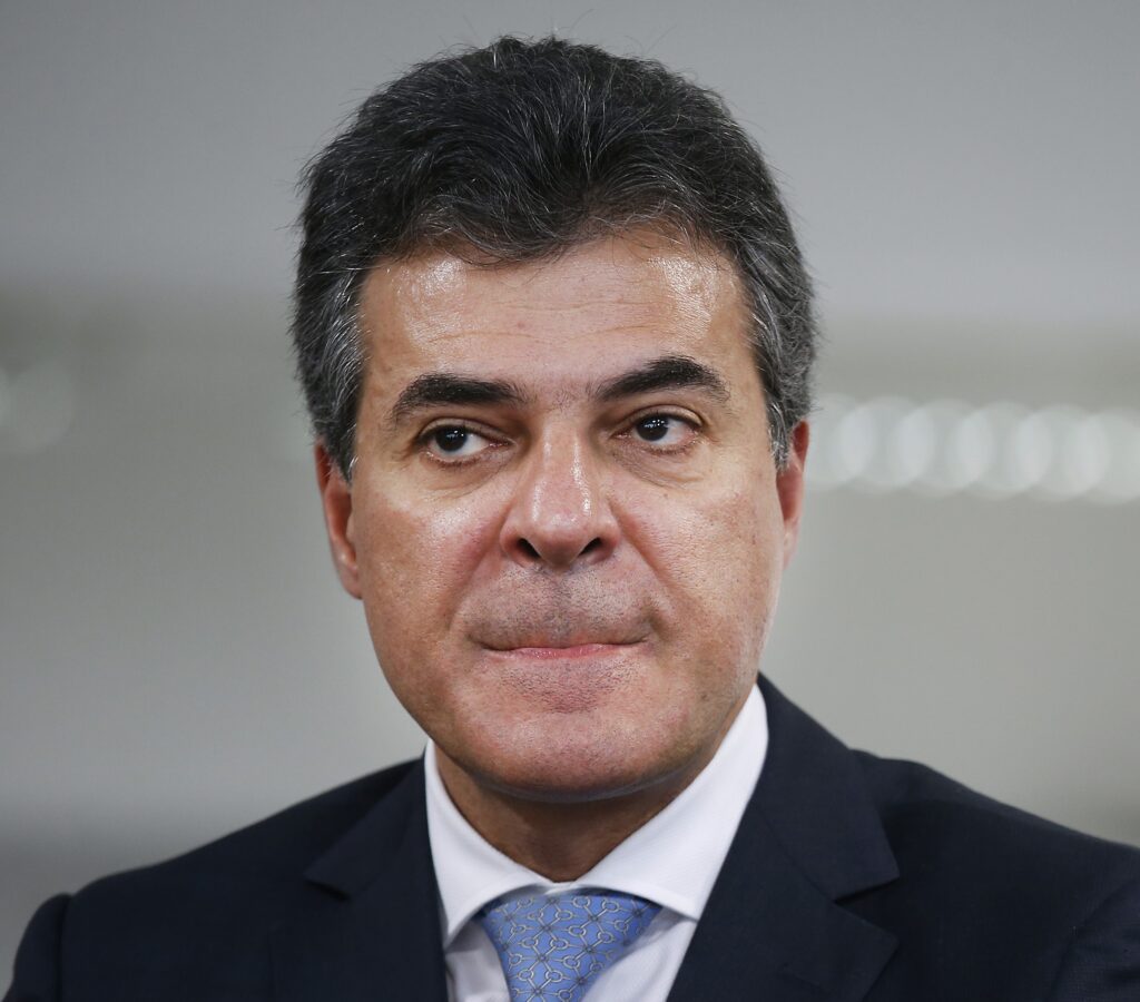Beto Richa fica no PSDB e mantém candidatura a Prefeito de Curitiba