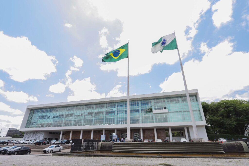 Repasses do governo do Paraná aos municípios crescem 10,8% em março