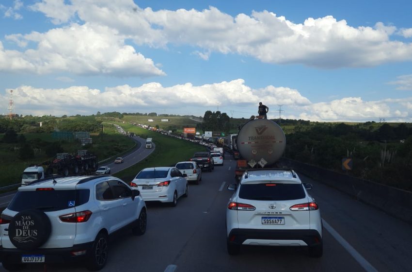 Motoristas enfrentam filas em São Luiz do Purunã