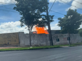Incêndio em cemitério assusta moradores no Paraná