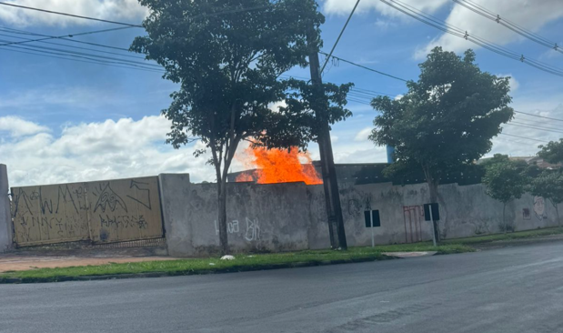 Incêndio em cemitério assusta moradores no Paraná