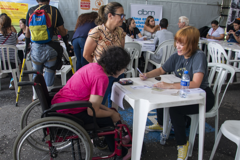 Curitiba promove mutirão de vagas para pessoas com deficiência