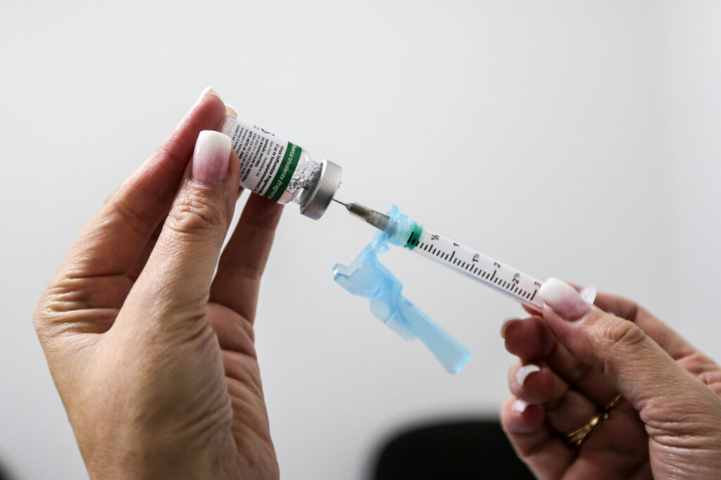 Paraná começa vacinação contra a gripe para 4,5 milhões de pessoas